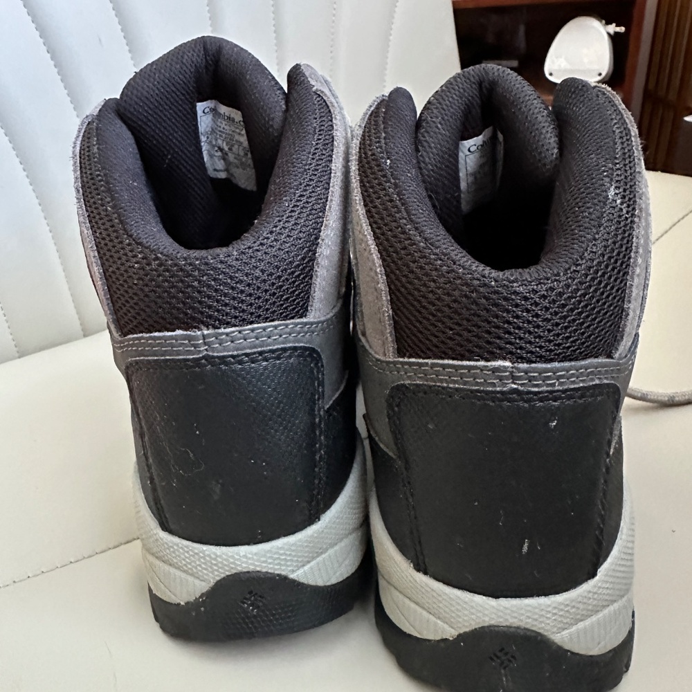 Columbia Women's Hiking Boots 9 - Picture 3 of 10